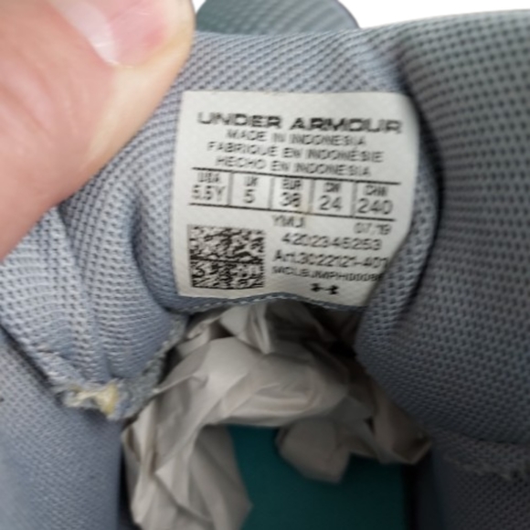 Under Armour Jet 2019 GS, youth size 5.5, grey and white - Picture 8 of 8